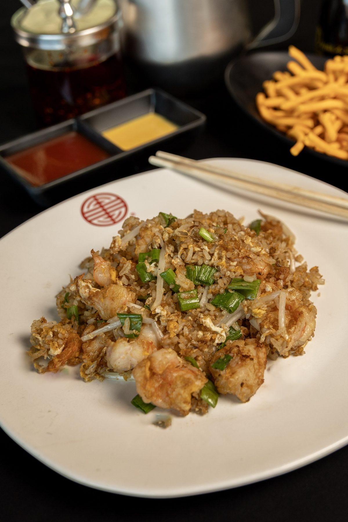 Arroz frito con camarón